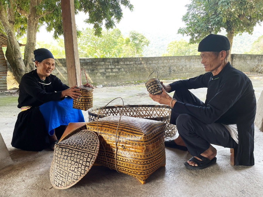 Nghề đan lát truyền thống tuy không phải là nghề đem lại thu nhập cao, trung bình mỗi tháng người dân chỉ có thể thu về thêm 2 - 3 triệu đồng. Thế nhưng đây lại là một nghề có giá trị văn hóa, giúp lưu giữ nét đẹp truyền thống, nhất là khi công nghệ hiện đại khiến đồ nhựa phát triển như vũ bão. Nghề đan lát thủ công vì vậy càng cần được đầu tư, bảo tồn, tránh nguy cơ bị mai một.