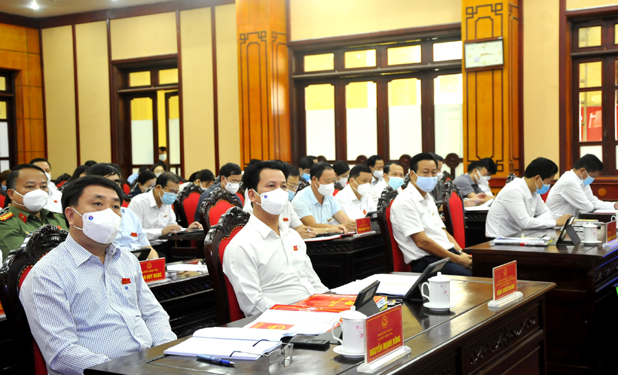 Các đồng chí lãnh đạo tỉnh dự kỳ họp.