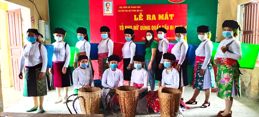 Chi hội Phụ nữ thôn Mỏ Sài, xã Thanh Vân (Quản Bạ) ra mắt mô hình Tổ phụ nữ dùng quảy tấu đi chợ. 				Ảnh: CTV