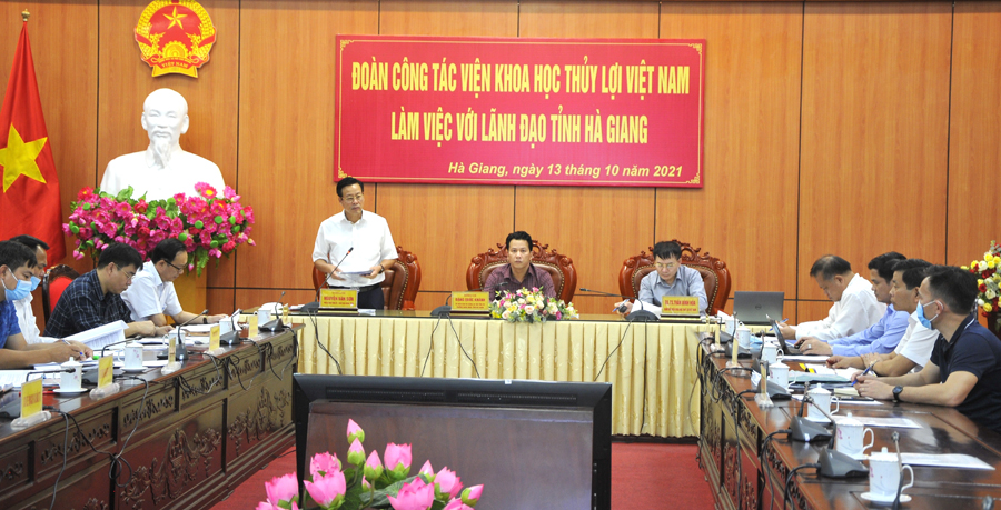 Toàn cảnh buổi làm việc.