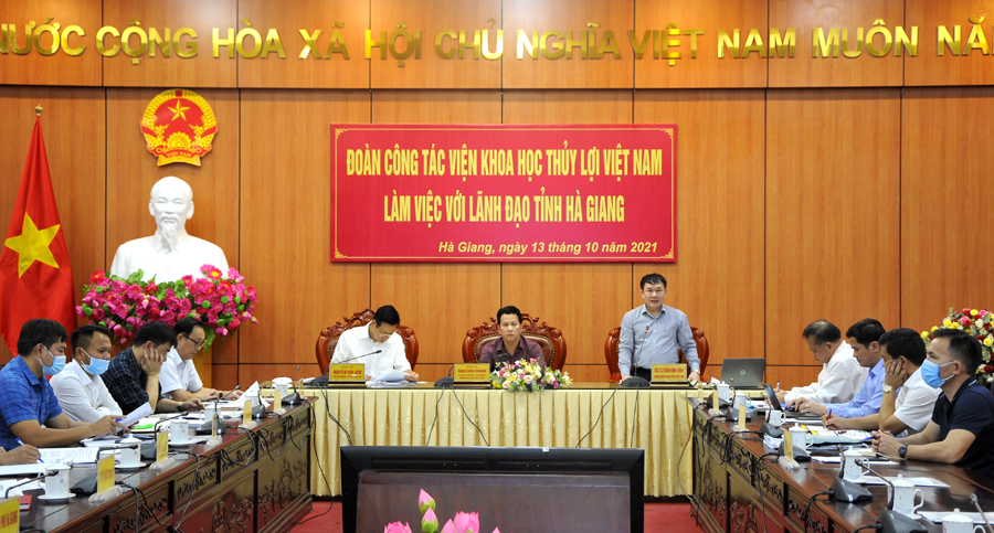 GS.TS Trần Đình Hòa phát biểu tại buổi làm việc.