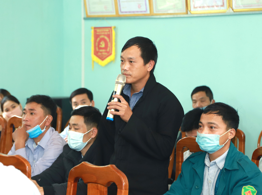 Cử tri Hầu Mí Say, thôn Bản Bó kiến nghị việc cấp, đổi Giấy chứng nhận quyền sử dụng đất cho nhân dâ