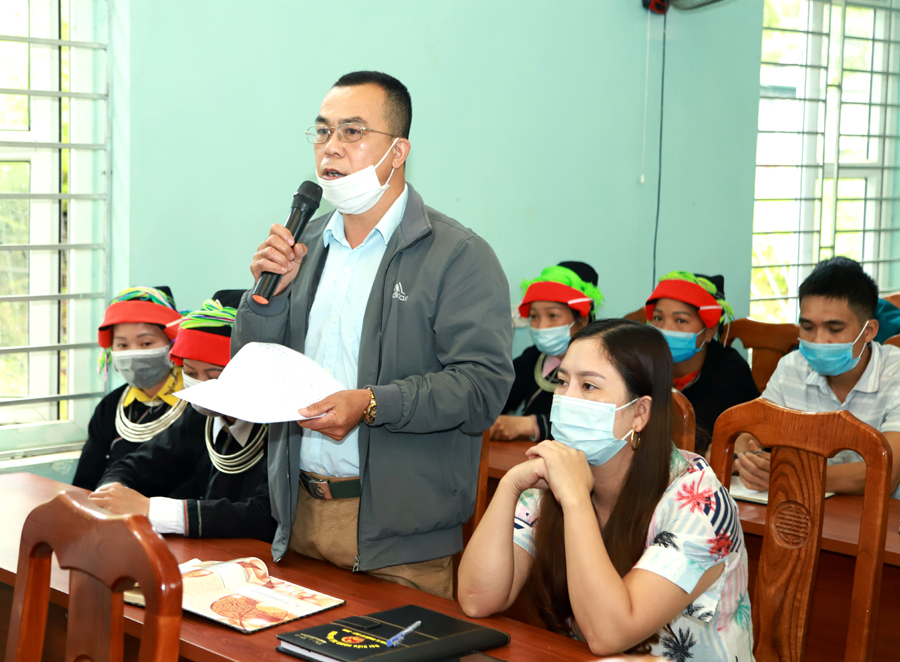 Cử tri Hầu Mí Say, thôn Bản Bó kiến nghị việc cấp, đổi Giấy chứng nhận quyền sử dụng đất cho nhân dâ