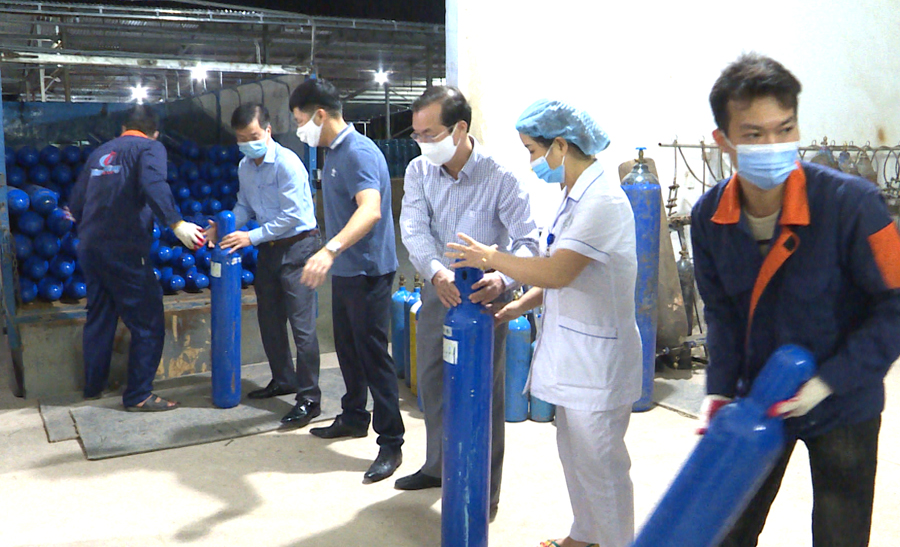 Số vật tư oxy do Quỹ Vì đồng bào và các mạnh thường quân ủng hộ đã được Sở Y tế tiếp nhận