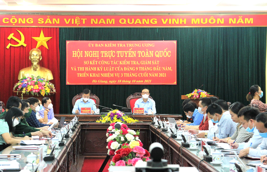 Các đại biểu dự hội nghị tại điểm cầu của tỉnh.