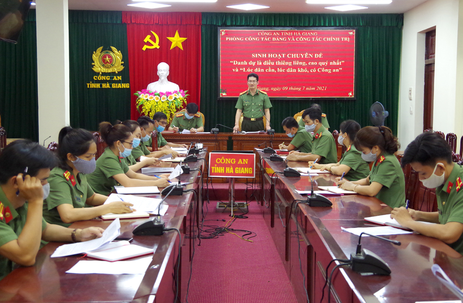 Phòng Công tác Đảng và công tác chính trị sinh hoạt chuyên đề quán triệt nội hàm 2 lời căn dặn.  										Ảnh: Phương Thúy