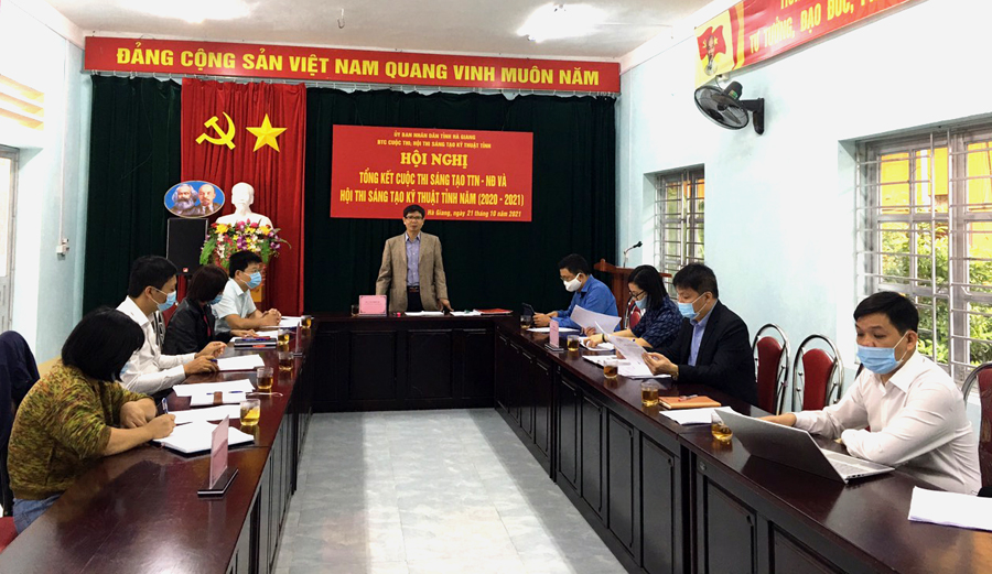 Lãnh đạo Liên hiệp các Hội khoa học kỹ thuật tỉnh phát biểu tại cuộc họp.