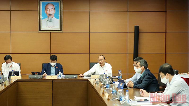 Chủ tịch nước Nguyễn Xuân Phúc phát biểu tại phiên thảo luận Tổ 2, sáng 21/10. 
