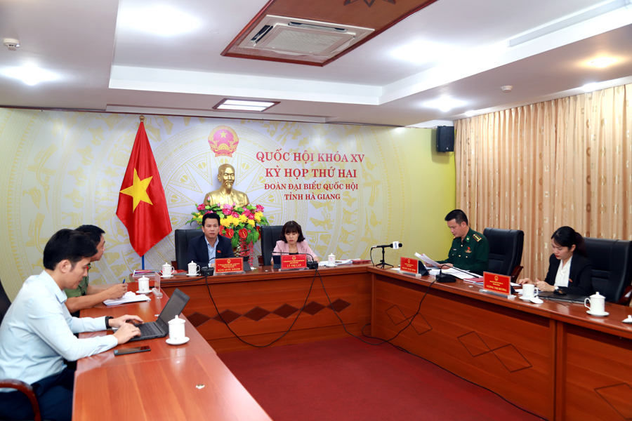Đoàn ĐBQH tỉnh ta thảo luận tổ
