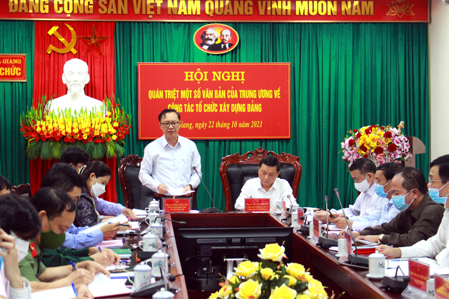 Phó Bí thư Thường trực Tỉnh ủy Thào Hồng Sơn chỉ đạo tại hội nghị