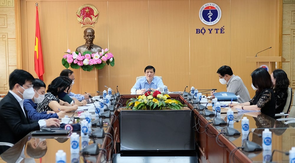 Theo đó, từ tháng 11/2021, chiến dịch tiêm vaccine phòng COVID-19 cho trẻ em sẽ được tổ chức trên địa bàn toàn quốc với loại vaccine Comirnaty do Pfizer-BioNTech của Hoa Kỳ sản xuất, đã được Tổ chức Y tế Thế giới khuyến cáo tiêm chủng cho trẻ em và đã được nhiều nước sử dụng. Đây là vaccine đảm bảo an toàn cho trẻ em.