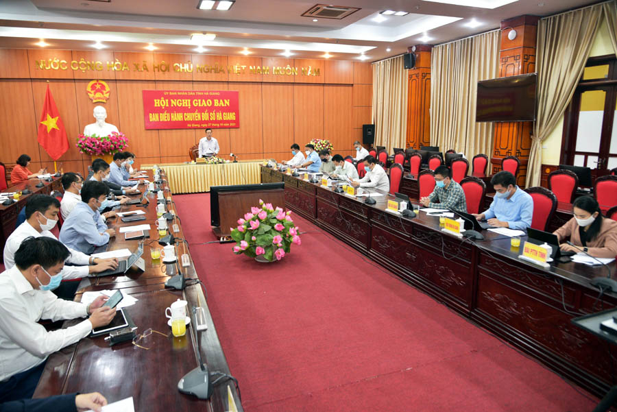 Toàn cảnh buổi giao ban.