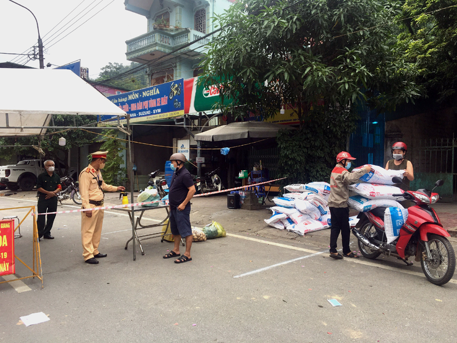 Theo lãnh đạo Tp. Hà Giang, với nỗ lực khoanh vùng, dập dịch những ngày qua, Tp. sẽ sớm gỡ bỏ phong tỏa phường Ngọc Hà và chỉ phong tỏa ở diện hẹp những hộ có dịch trên địa bàn.