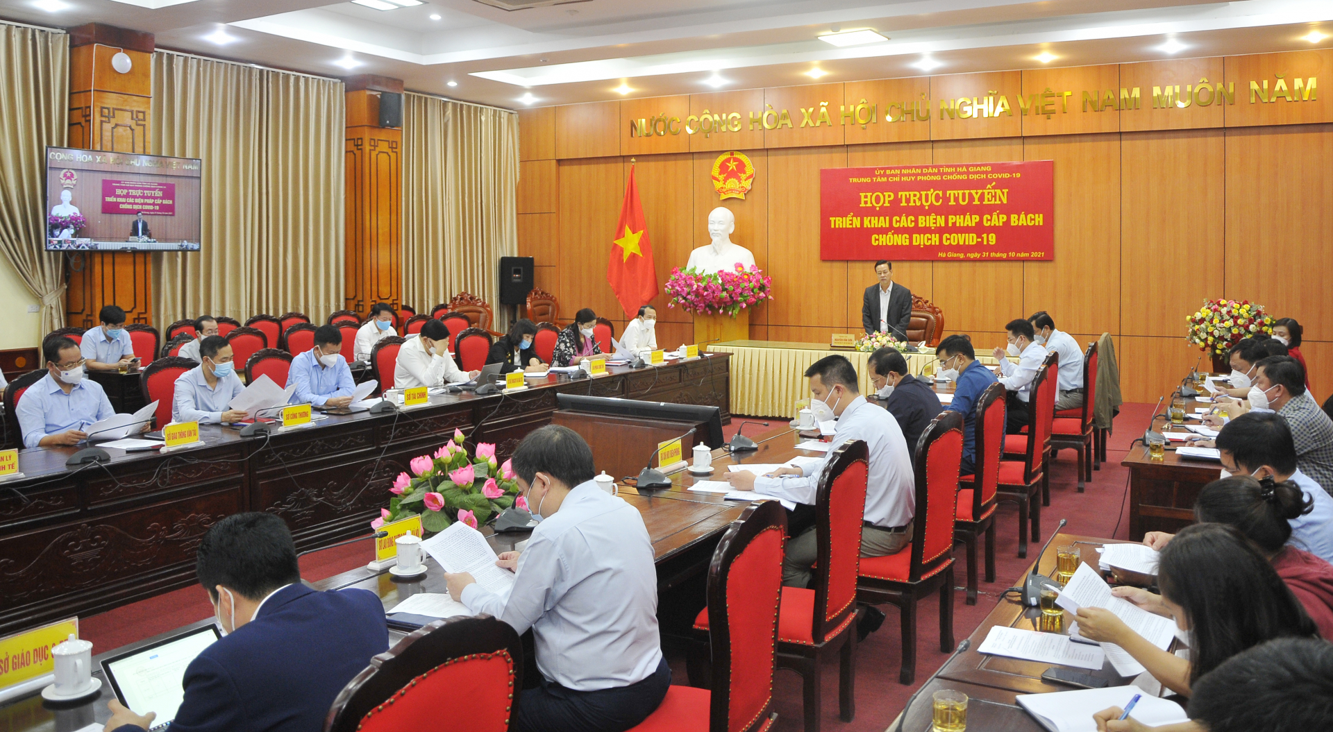 Toàn cảnh buổi họp.