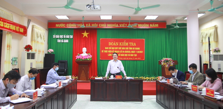 Toàn cảnh buổi làm việc. 