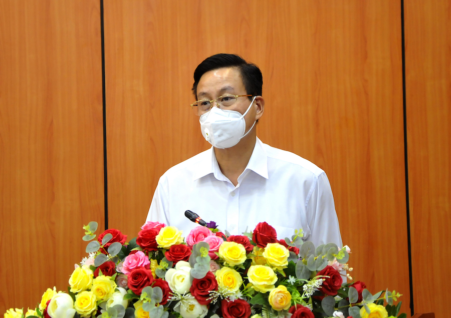 Chủ tịch UBND tỉnh Nguyễn Văn Sơn phát biểu giao nhiệm vụ.