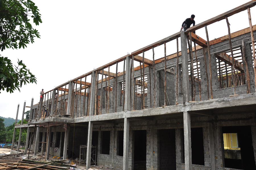 Trường học xã Liên Hiệp đang được khẩn trương thi công.