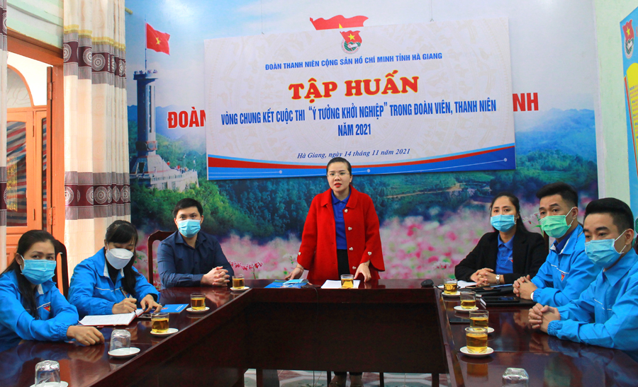 Đồng chí Đỗ Thị Hương, Bí thư Tỉnh đoàn phát biểu tại buổi tập huấn.