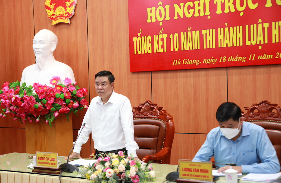 Phó Chủ tịch Thường trực UBND tỉnh Hoàng Gia Long phát biểu kết luận hội nghị.