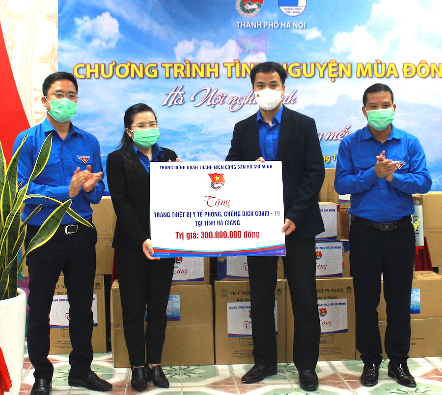 T.Ư Đoàn trao tặng đồ dùng phục vụ công tác phòng, chống dịch Covid-19 cho Tỉnh đoàn