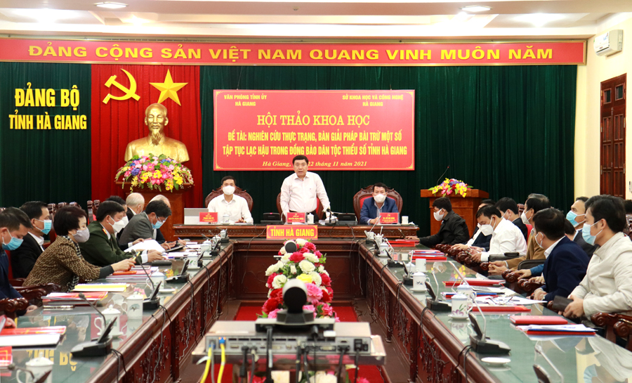 Đồng chí Nguyễn Mạnh Dũng, Phó Bí thư Tỉnh ủy, Chủ nhiệm đề tài phát biểu tại hội thảo