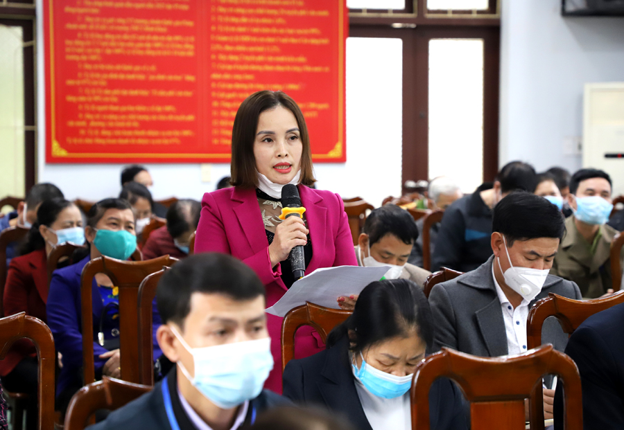   Cử tri Đoàn Thị Thu Hương, Tổ 2, phường Minh Khai kiến nghị với HĐND các cấp.