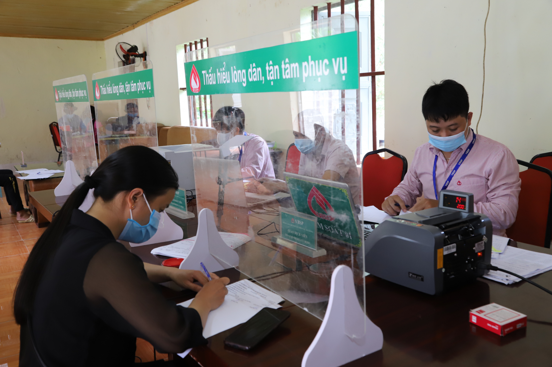  Thực hiện giao dịch hàng tháng tại xã Pả Vi.