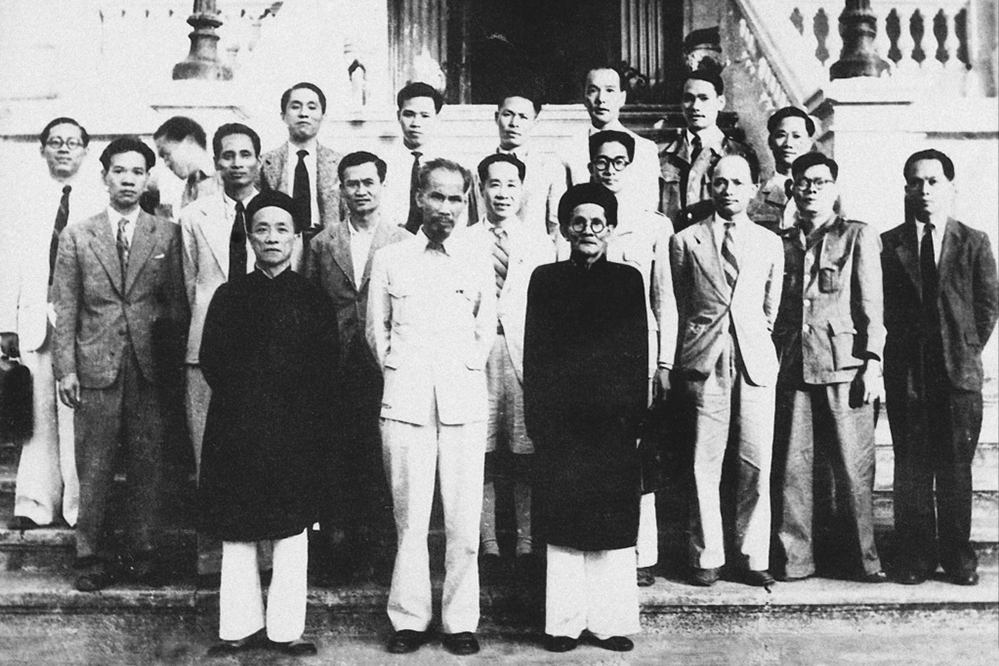 Chính phủ Việt Nam Dân chủ Cộng hòa được thành lập do Hồ Chí Minh làm Chủ tịch ra mắt quốc dân (3/11/1946). Ảnh tư liệu
