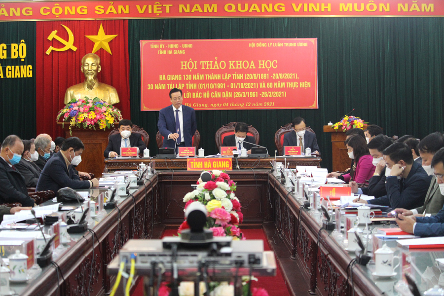 Các đồng chí lãnh đạo tỉnh chủ trì hội thảo tại điểm cầu tỉnh.
