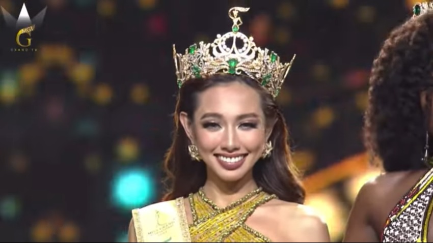 Nguyễn Thúc Thùy Tiên đăng quang ngôi Hoa hậu. 