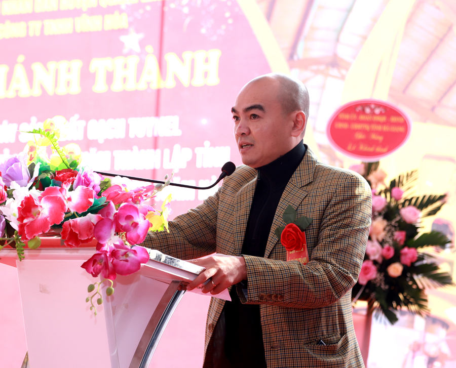 Đại diện Nhà máy gạch Tuynel Tân Bắc thông tin quá trình đầu tư, xây dựng nhà máy