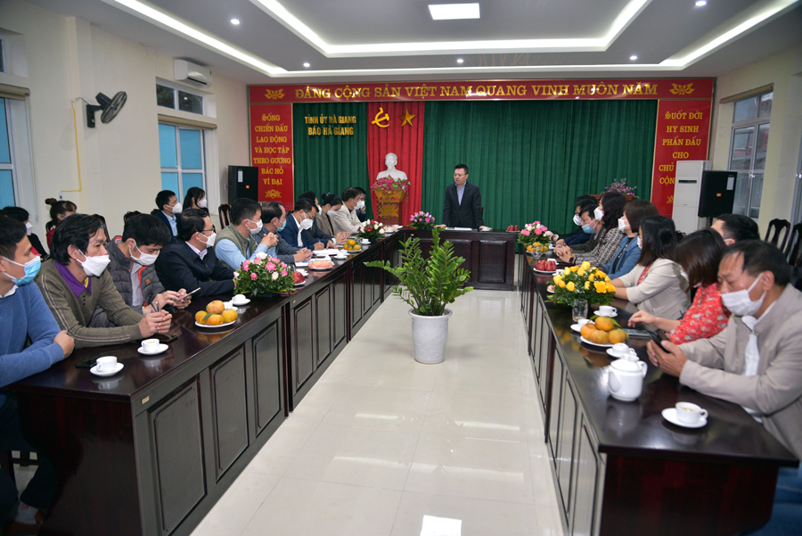 Toàn cảnh buổi làm việc.