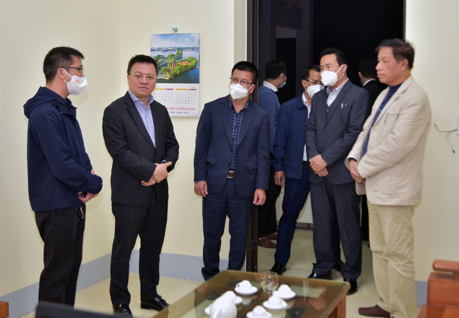 Phó Trưởng ban Tuyên giáo T.Ư, Tổng biên tập Báo Nhân Dân, Chủ tịch Hội Nhà báo Việt Nam Lê Quốc Minh tham quan Văn phòng đại diện Báo Nhân Dân tại Hà Giang.