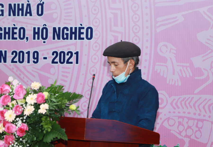 CCB Hầu Mí Vàng, xã Quản Bạ (Quản Bạ) hộ được hỗ trợ làm nhà ở phát biểu cảm nghĩ tại hội nghị