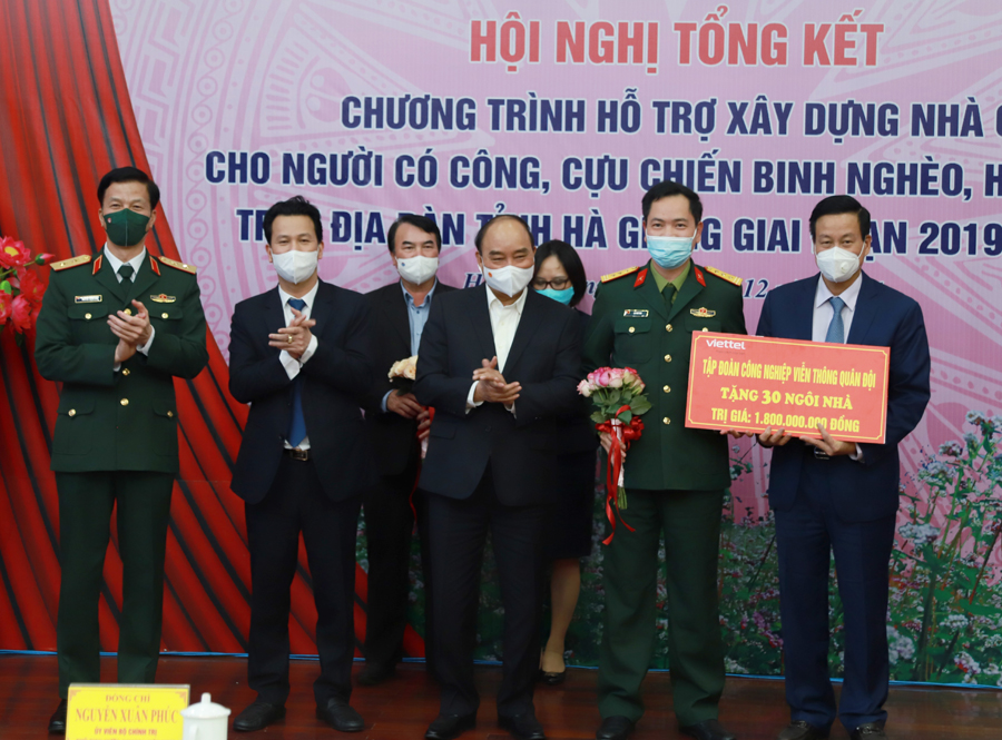 Tập đoàn Viettel trao kinh phí hỗ trợ tỉnh triển khai chương trình hỗ trợ nhà ở