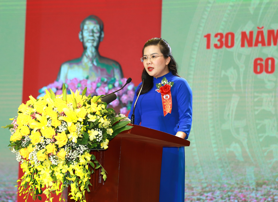 Bí thư Tỉnh Đoàn Đỗ Thị Hương phát biểu tiếp nối truyền thống Anh hùng, xây dựng quê hương Hà Giang ngày một phát triển.