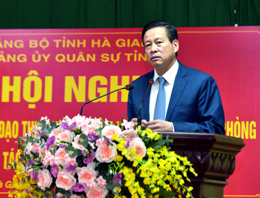 Chủ tịch UBND tỉnh Nguyễn Văn Sơn phát biểu tại hội nghị.
