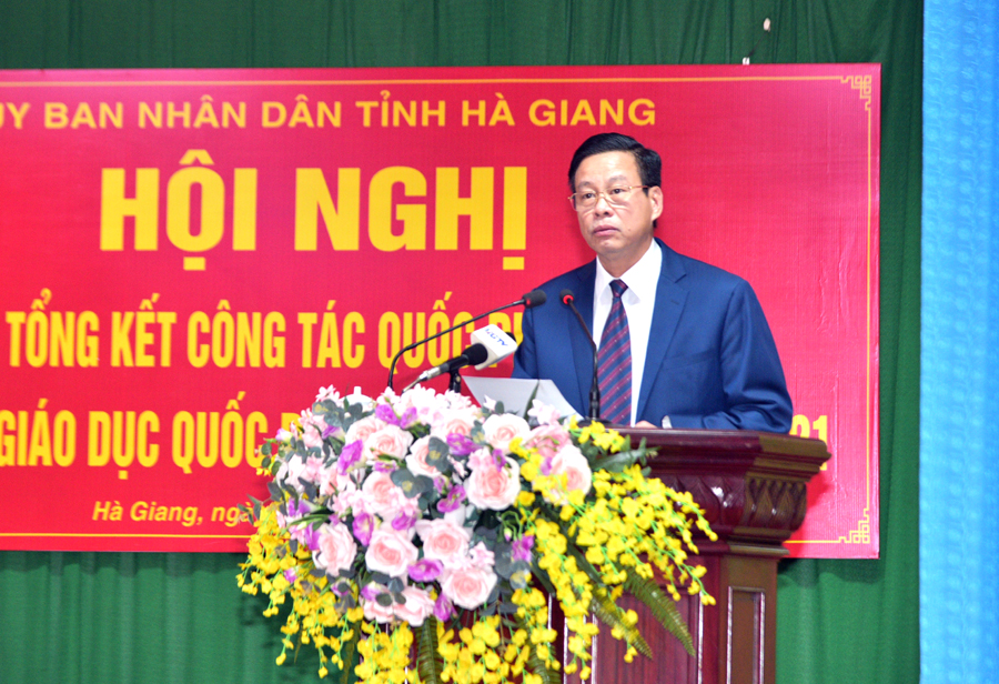 Chủ tịch UBND tỉnh Nguyễn Văn Sơn phát biểu tại hội nghị.
