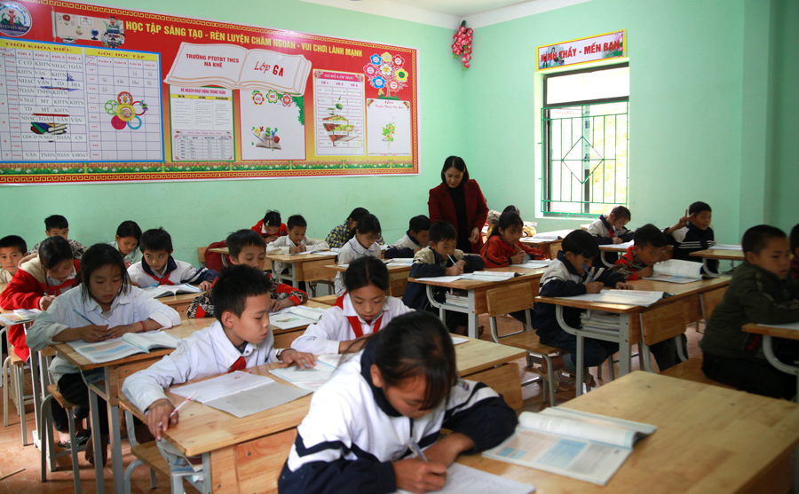 Giờ học của cô và trò nhà trường.