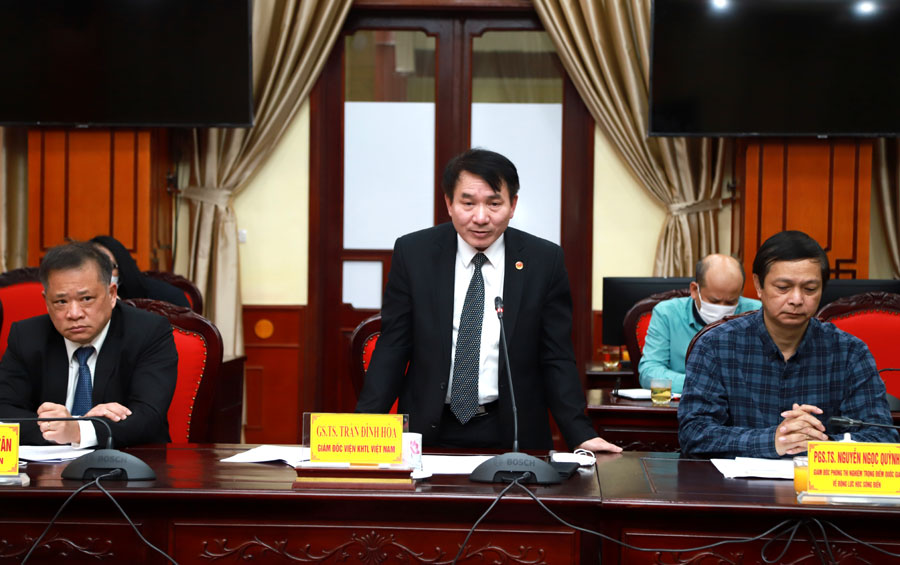 GS.TS Trần Văn Hòa, Giám đốc Viện KHTL Việt Nam phát biểu tại buổi lễ ký kết 
