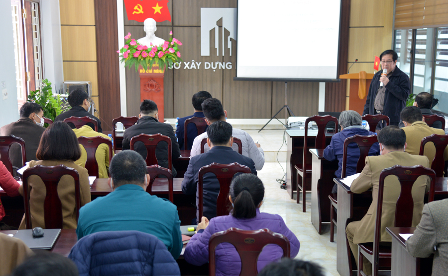 Giảng viên Viện Kiến trúc Quốc gia trình bày các nội dung tập huấn