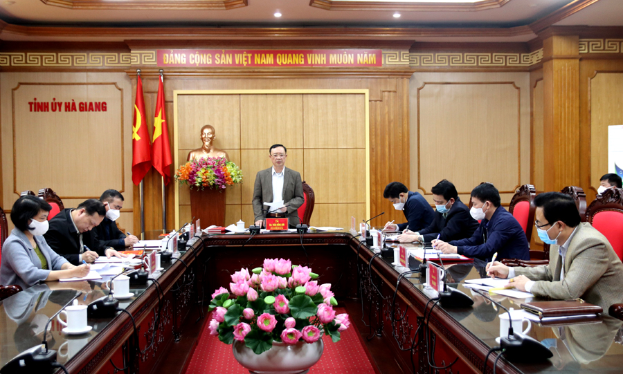 Hội nghị giao ban giữa Thường trực Tỉnh ủy với các Ban xây dựng Đảng Tỉnh ủy, Báo Hà Giang, Trường Chính trị tỉnh.