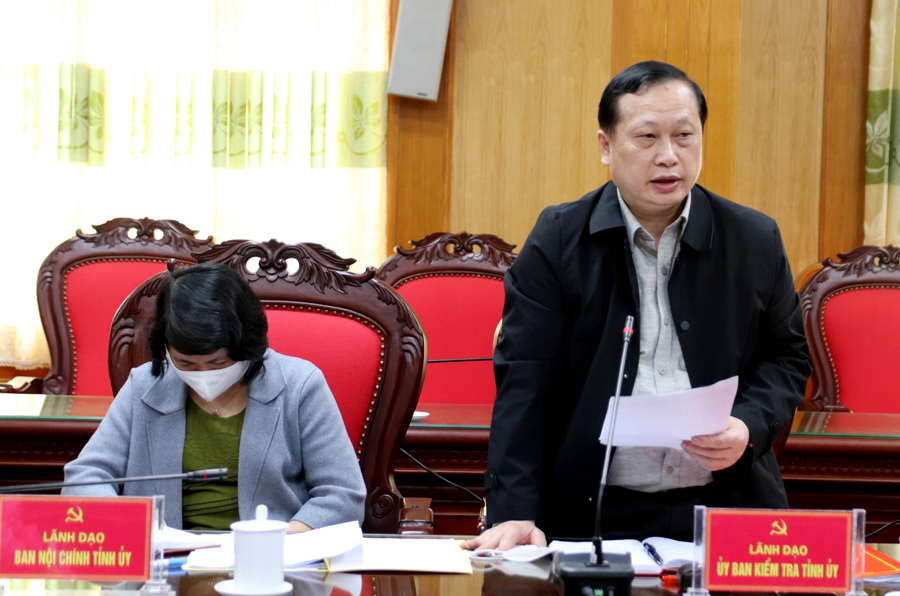 Lãnh đạo Ủy ban Kiểm tra Tỉnh ủy thảo luận tại hội nghị.