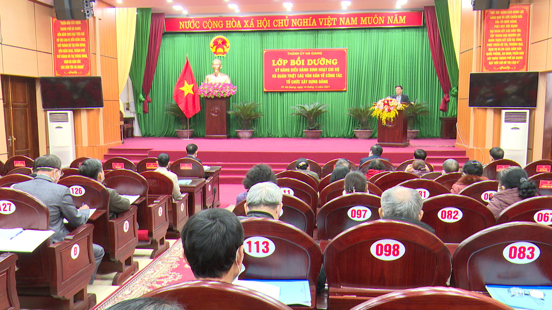 Các đại biểu tham dự lớp bồi dưỡng.