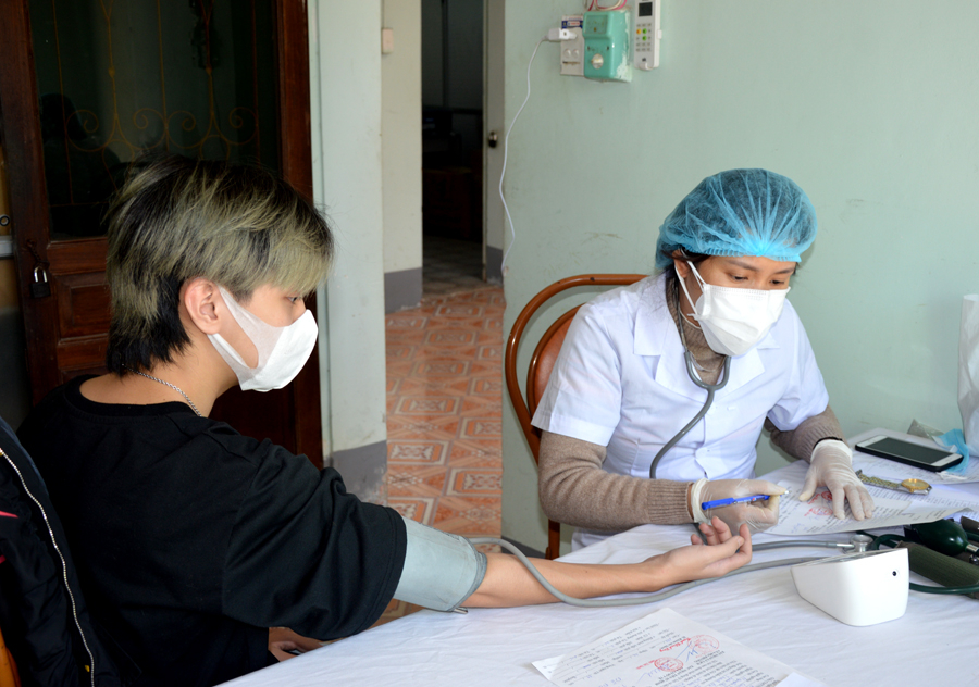 Khám sức khỏe nghĩa vụ quân sự tại Trung tâm Y tế thành phố.