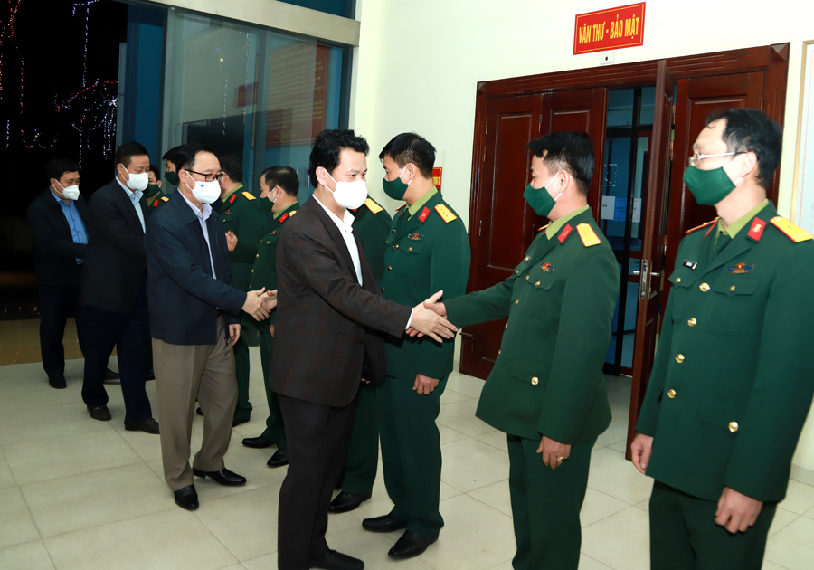 Các đồng chí Thường trực Tỉnh ủy thăm, chúc mừng Bộ Chỉ huy quân sự tỉnh