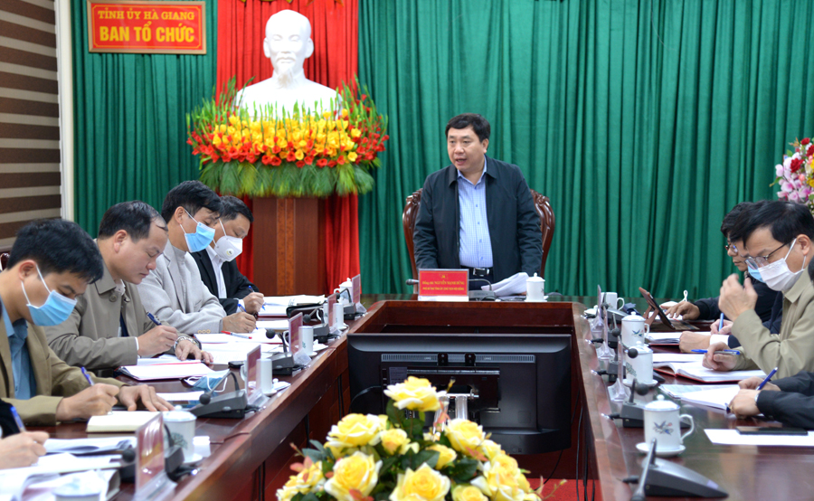 Phó Bí thư Tỉnh ủy Nguyễn Mạnh Dũng phát biểu tại buổi họp.