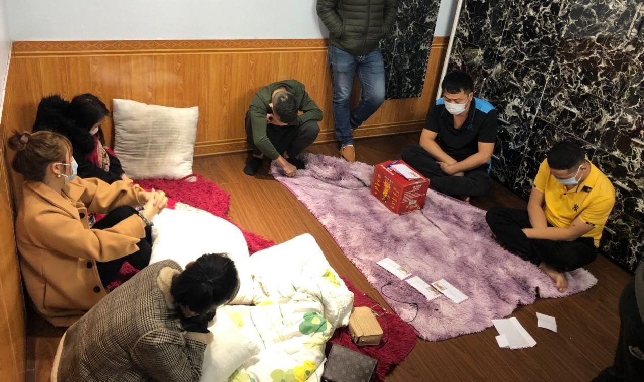 Hiện trường các đối tượng sử dụng trái phép chất ma tuý (ảnh ctv)