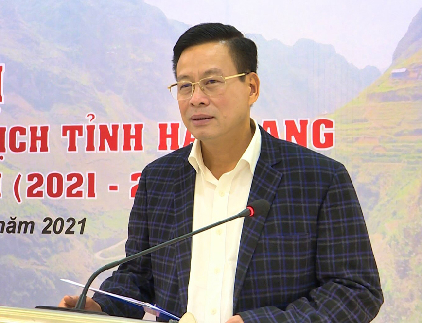 Chủ tịch UBND tỉnh Nguyễn Văn Sơn phát biểu tại hội nghị.