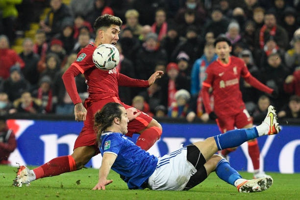 Liverpool giành thắng lợi nhọc nhằn trước Leicester.
